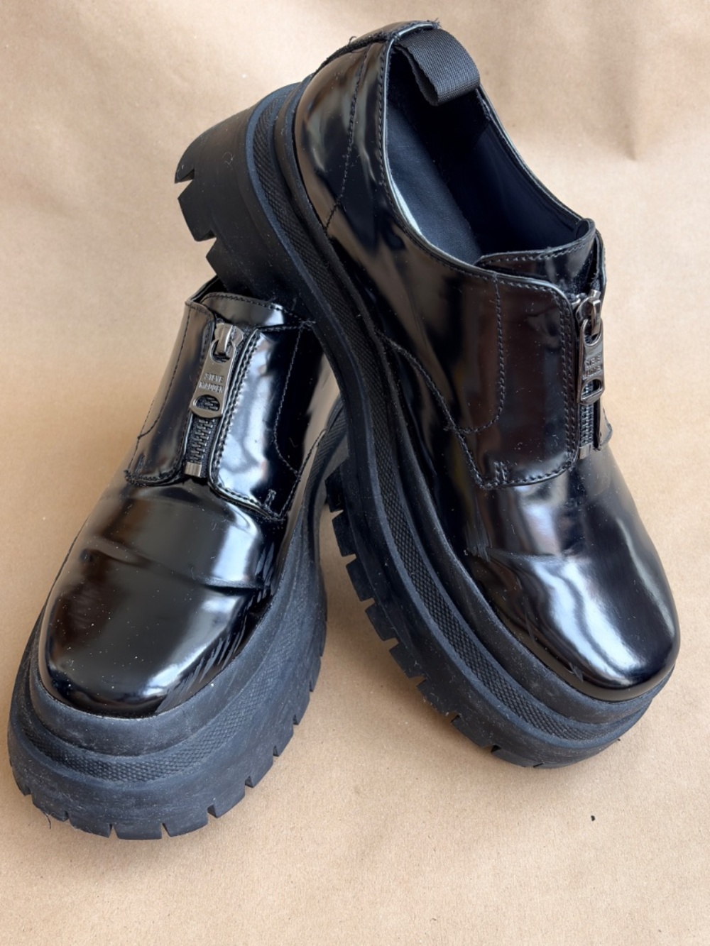 Steve Madden chunky platform zip up black patent loafers. Unisex 7 - Picture 6 of 7